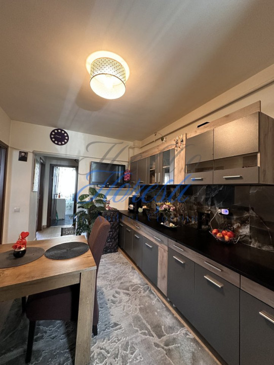 Apartament de 2 camere decomandate, zona Porii