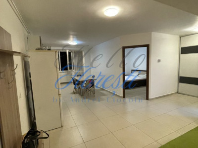 Apartament de 2 camere, semidecomandat, zona Florilor 