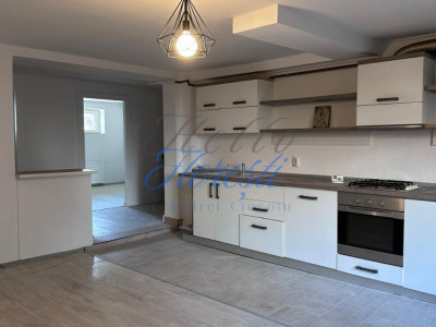 Apartamen 3 camere, 64 mp, zona Teilor