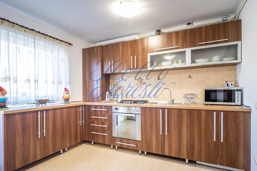 UNICAT, Apartament 3 camere 70mp, Zona Florilor