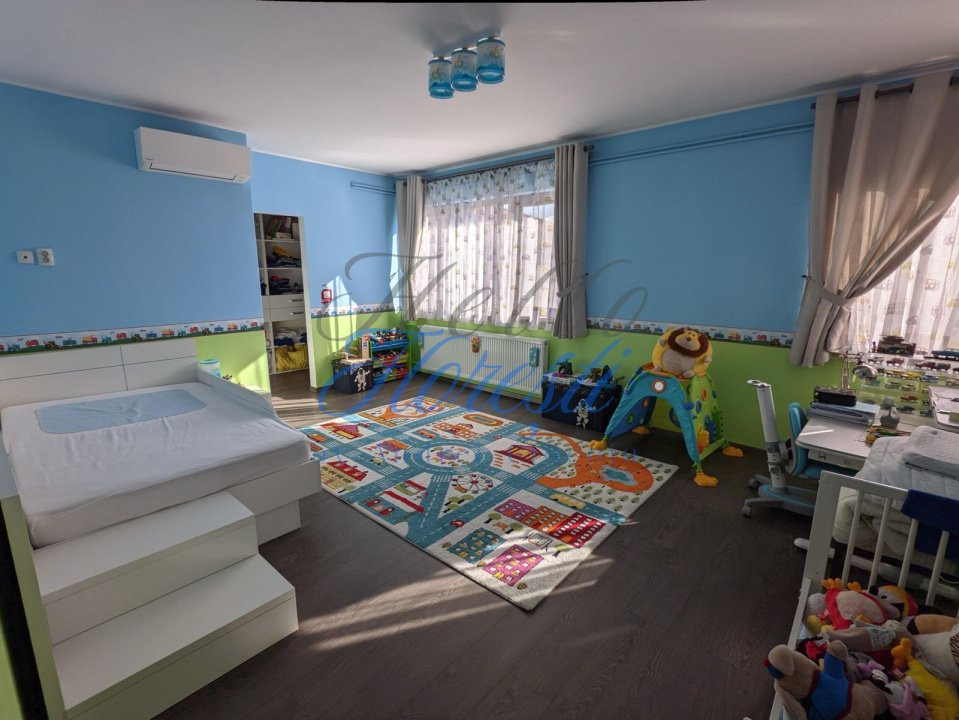 Casa 5 camere, 242 mp, zona Somesului