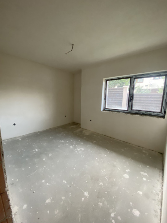 Casa cuplata, 120 mp utili, semifinisat, 2 parcari, zona Luna de Sus