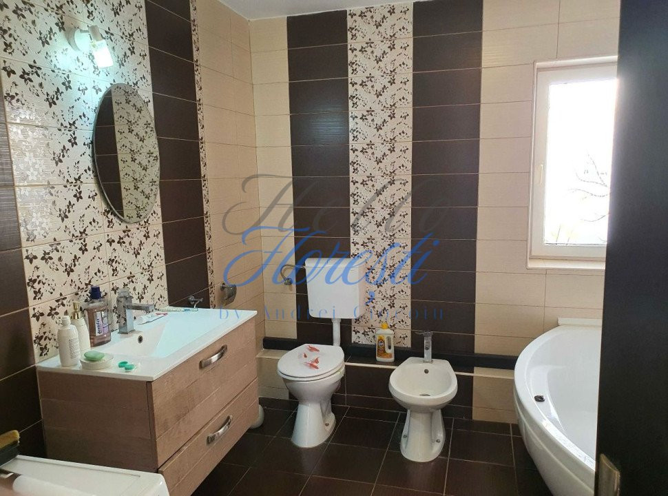 Apartament 3 camere si terasa, 96 mp, zona VIVO