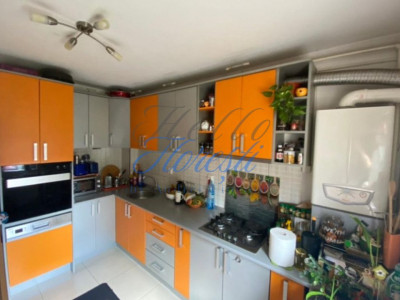Apartament de 3 camere, 76 mp, in zona Cetatii