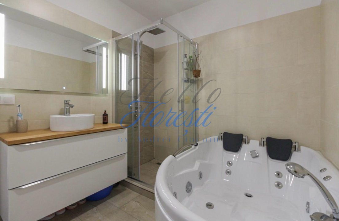Apartament 3 camere, 72 mp, zona VIVO