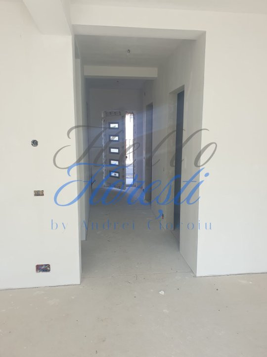 Casa cu garaj - 4 camere - 130 mp utili - zona Somesului, Floresti!
