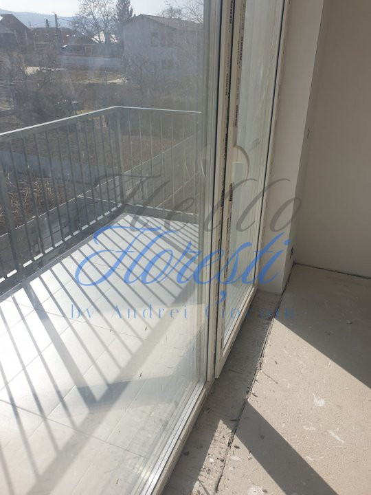 Casa cu garaj - 4 camere - 130 mp utili - zona Somesului, Floresti!