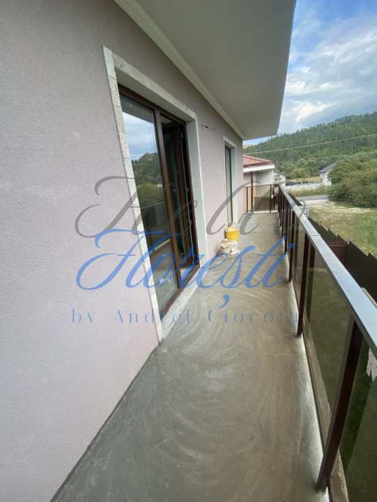 Casa cuplata, 160 mp utili, semifinisat, 2 parcari, zona Luna de Sus