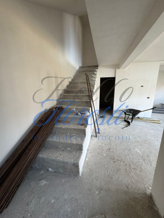 Casa tip quadruplex, 4 camere, 150 mp, Zona Sub cetate