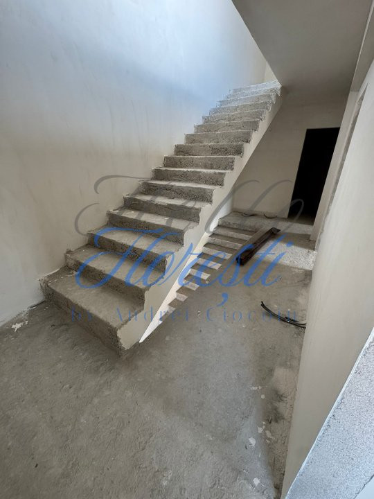 Casa tip quadruplex, 4 camere, 150 mp, Zona Sub cetate