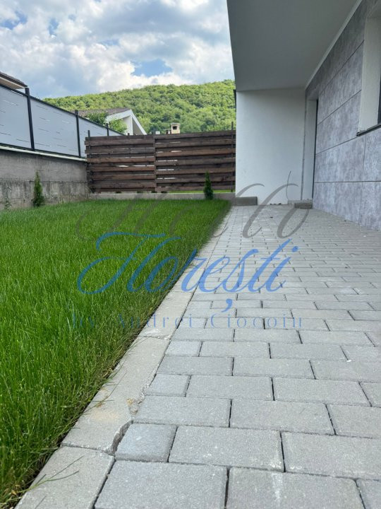 Casa tip quadruplex, 4 camere, 150 mp, Zona Sub cetate