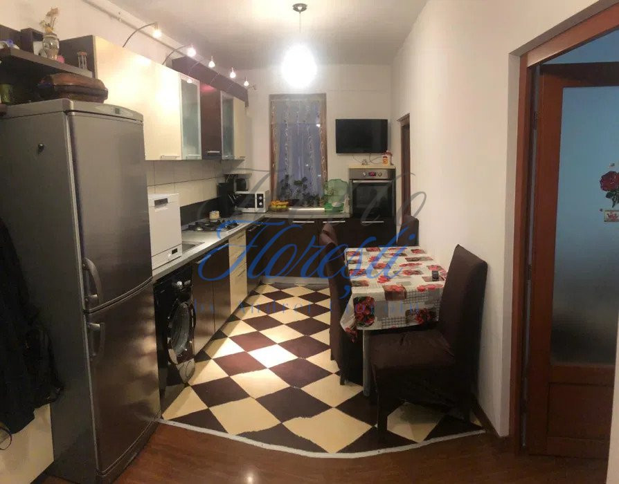 Apartament de 3 camere, zona Profesor Ioan Rus