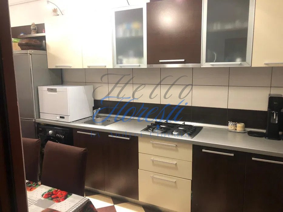 Apartament de 3 camere, zona Profesor Ioan Rus