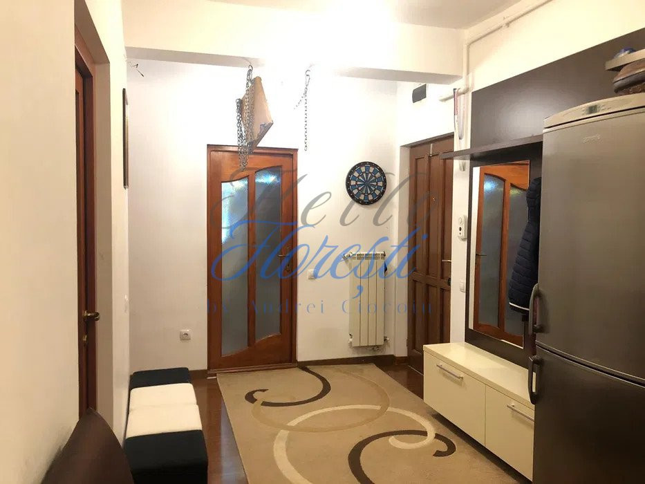 Apartament de 3 camere, zona Profesor Ioan Rus