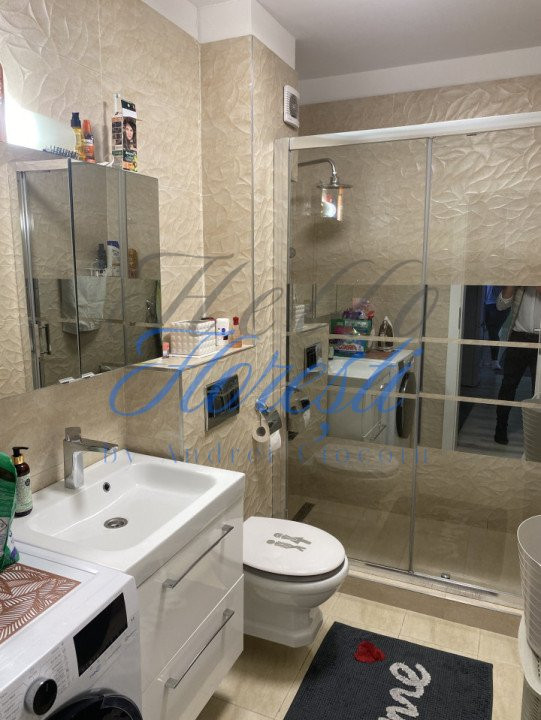 Apartament de 3 camere, semidecomandat, in zona Cetati.