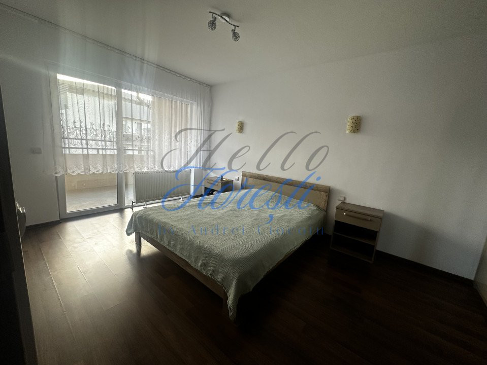 Apartament cu 3 camere, garaj, zona Sesul de Sus