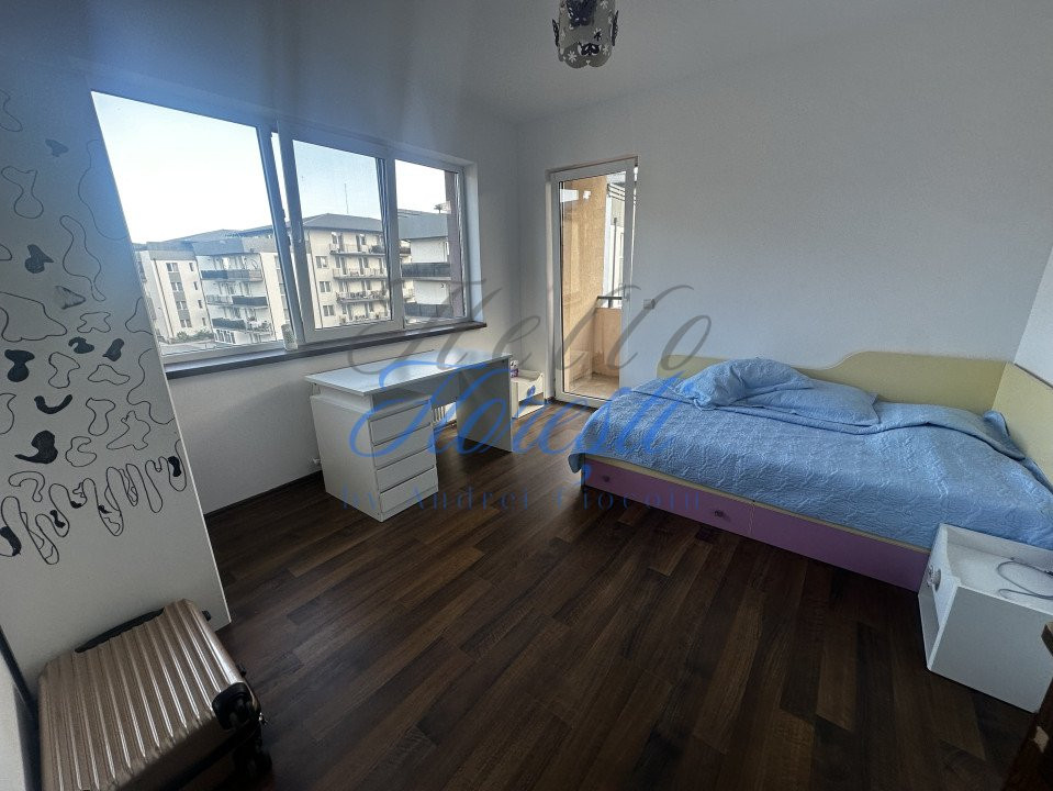 Apartament cu 3 camere, garaj, zona Sesul de Sus