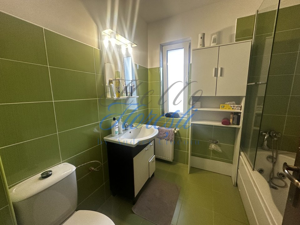 Apartament cu 3 camere, garaj, zona Sesul de Sus