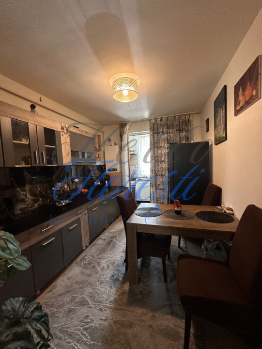 Apartament de 2 camere decomandate, zona Porii