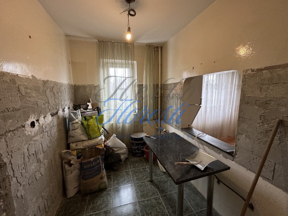 Apartament RENOVABIL de 4 camere 62mp, balcon, boxă de depozitare, Zona Mănăştur