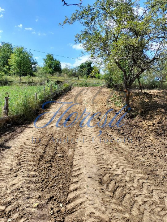 Teren intavilan, 1300 mp, front la strada, utilitati, Iara