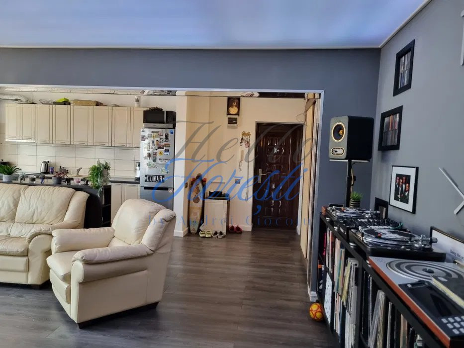 Apartament de 2 camere, 67 mp. utili, zona Andrei Muresanu.