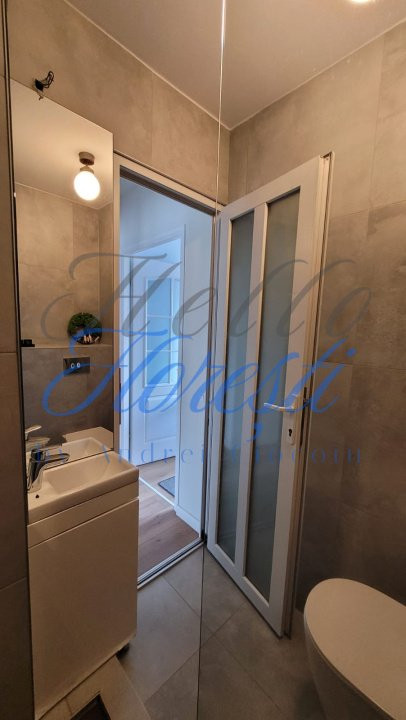 Apartament de 3 camere, 65 mp, 2 balcoane, boxa, zona Intre Lacuri