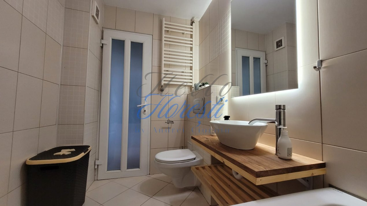 Apartament de 3 camere, 65 mp, 2 balcoane, boxa, zona Intre Lacuri