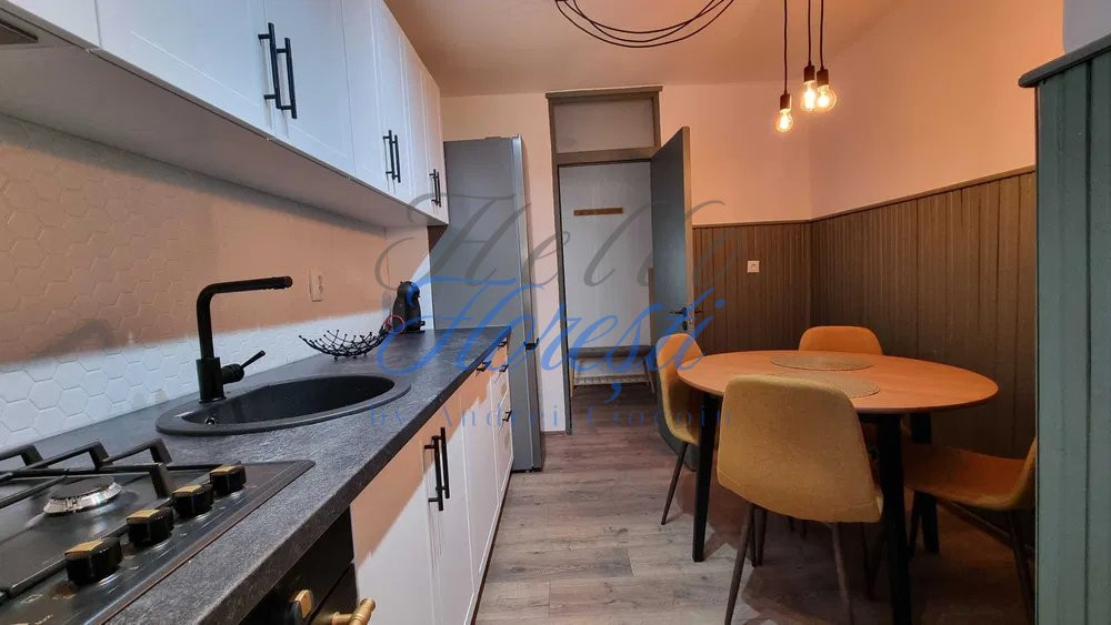 Apartament de 3 camere, 2 bai, 65 mp. Zona ZORILOR