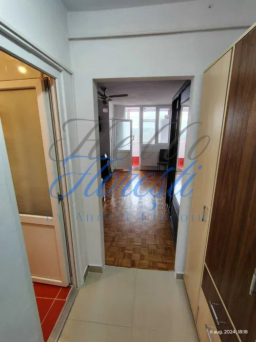Garsoniera 30 mp, balcon inchis, Zona Intre Lacuri