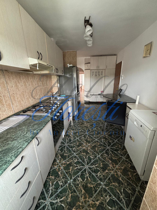 Apartament 4 camere, 2 bai, 2 balcoane, 75mp,Manastur