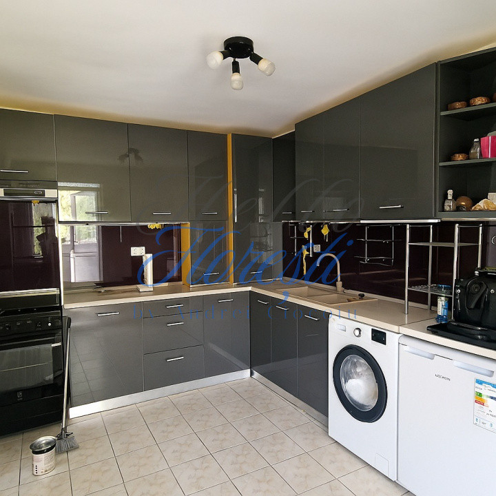 Casa cu 4 camere in Dambul-Rotund 