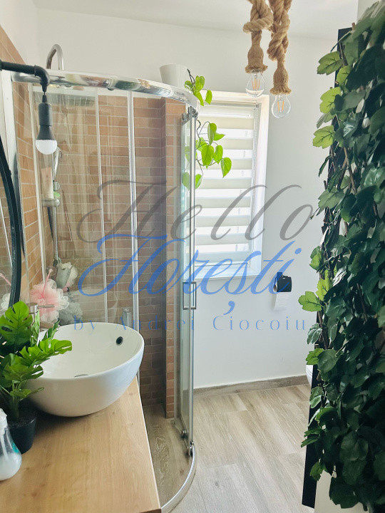 Apartament 3 camere in zona Vivo