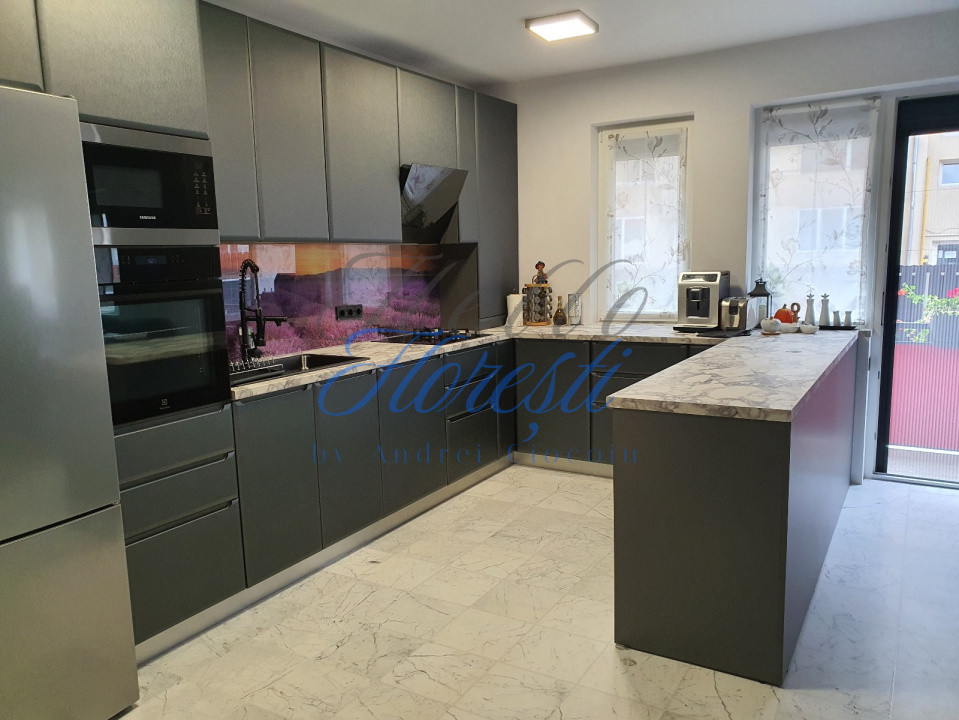 Apartament cu 3 camere, in zona Terra