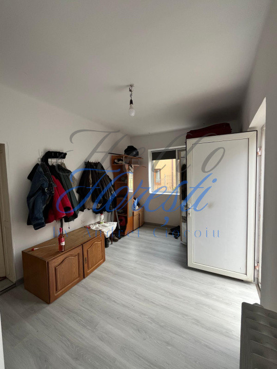 Apartament 3 camere 160 mp | beci 80 mp | gradina 160 mp | zona Andrei Muresanu.