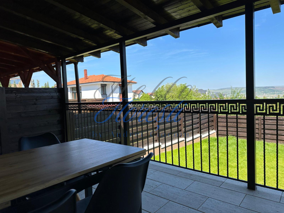 Casa individuala 4 camere, Dezmir, cu view, 2 parcari.
