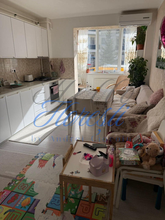 Apartament 3 camere, 68MP+2 Parcari, Zona Florilor, Floresti