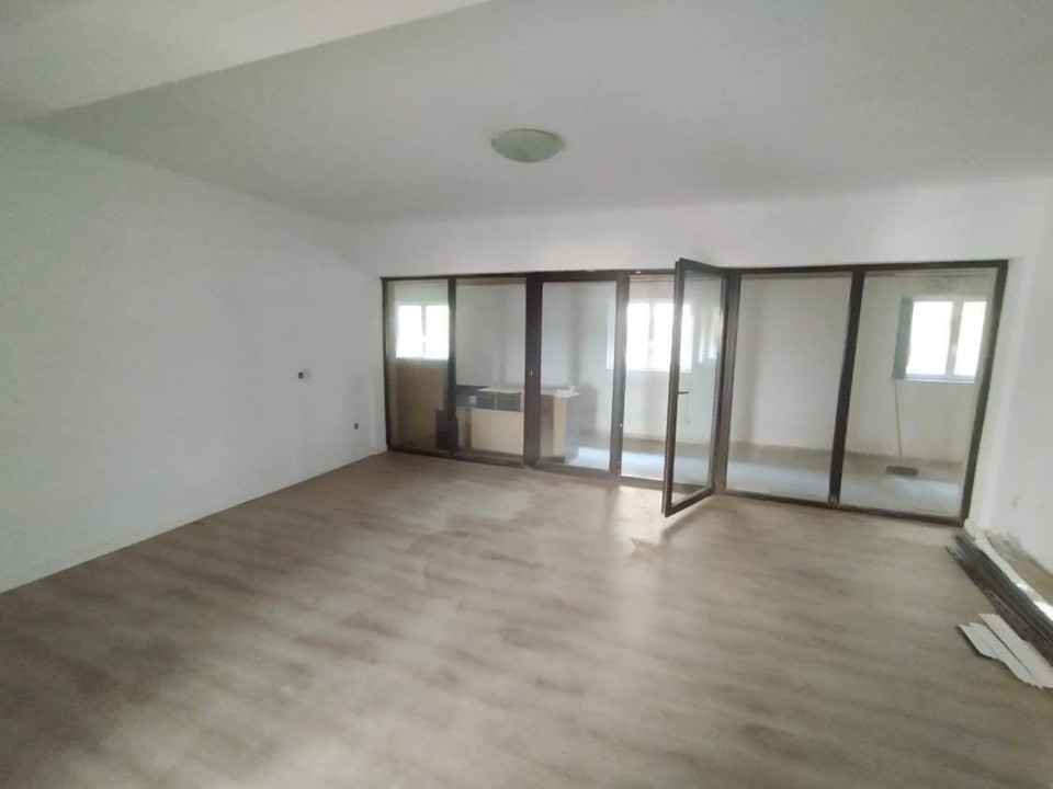 Casa cu 10 camere zona Fagului