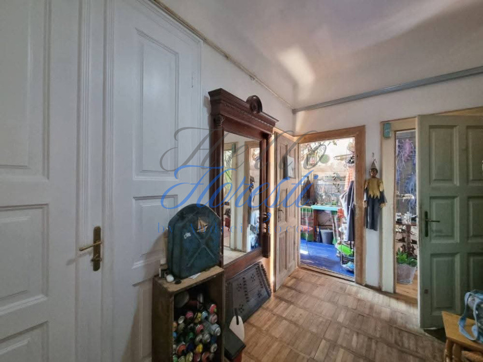 Apartament cu 3 camere, in zona Centrala