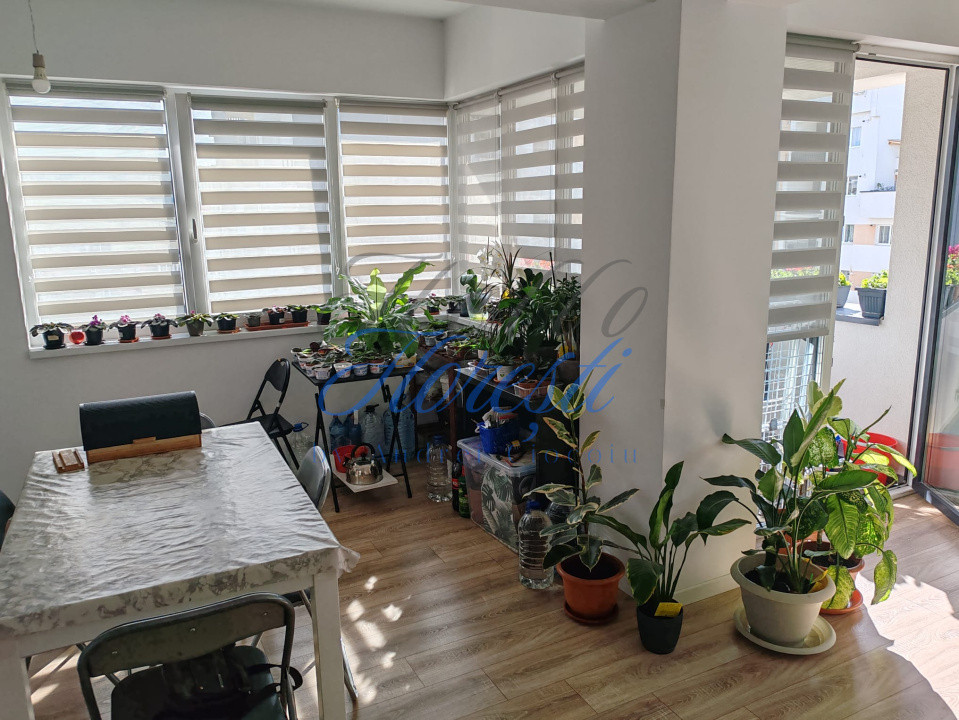 Vand apartament 3 camere, 77mp,garaj, balcon, Calea Baciului, zona Petrom