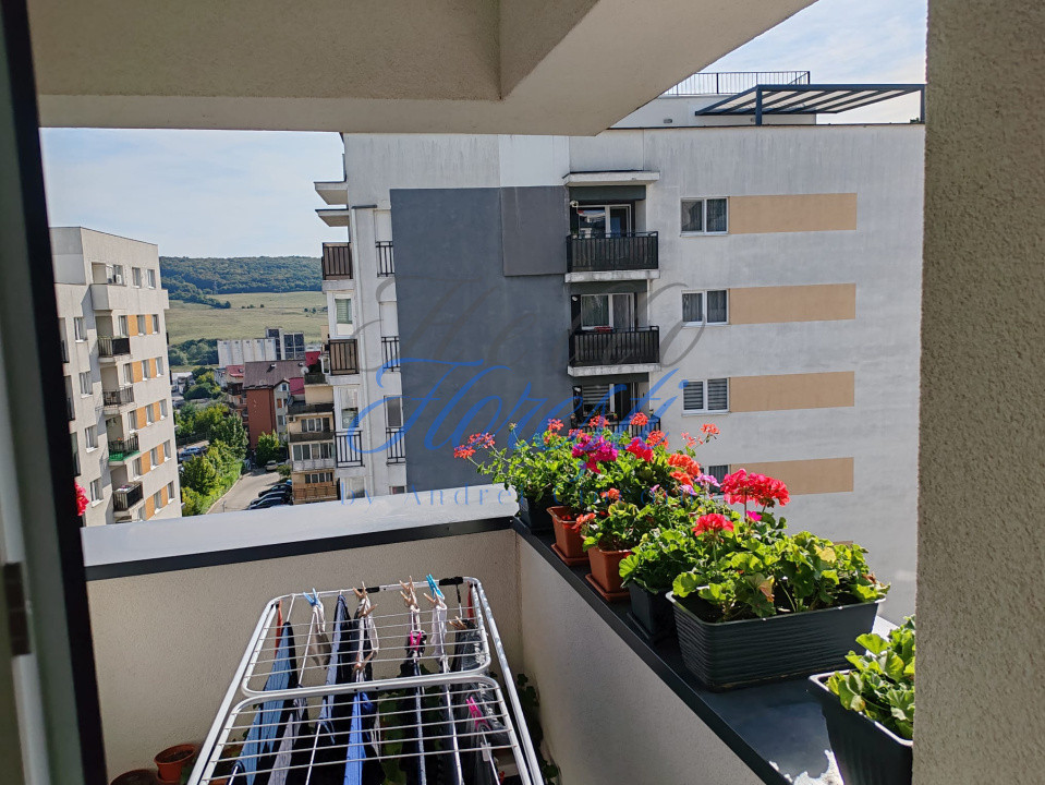 Vand apartament 3 camere, 77mp,garaj, balcon, Calea Baciului, zona Petrom