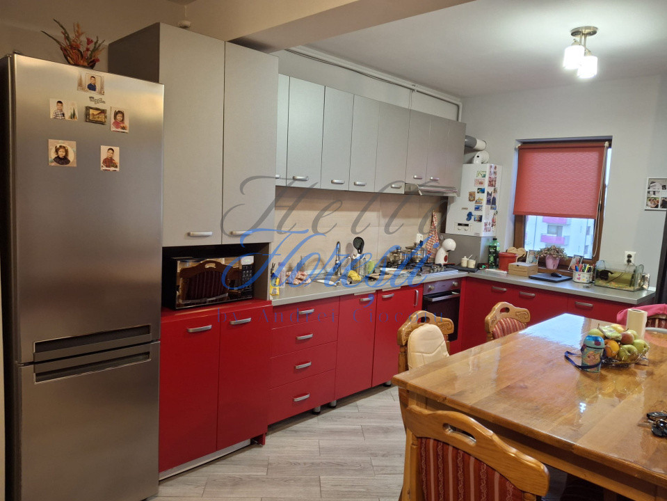 Apartament 3 camere, 2 balcoane, zona Subcetate