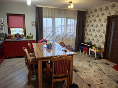 Apartament 3 camere, 2 balcoane, zona Subcetate