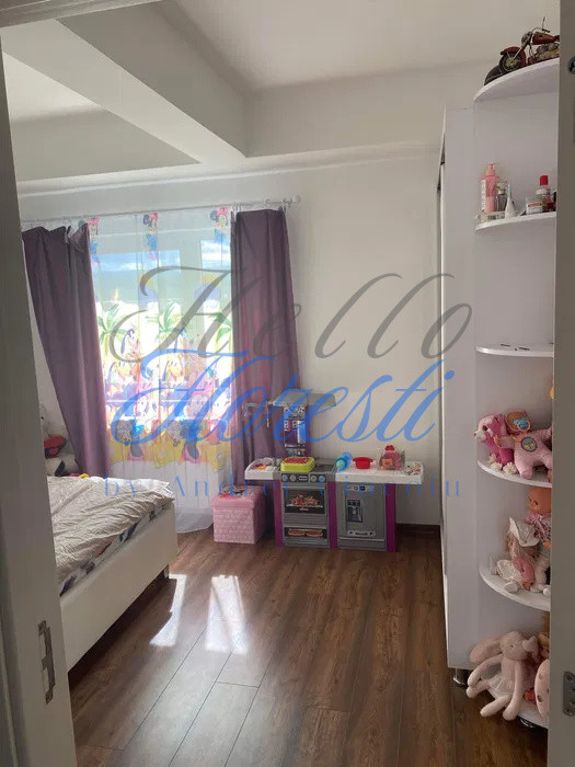 Apartament 3 camere , 2 bai si parcare , Balastierei , Floresti