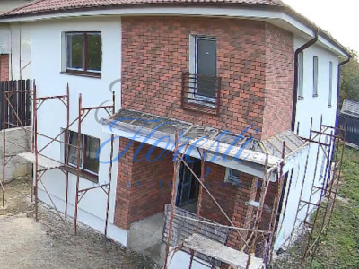 Casa individuala 120mp utili, 465mp teren 4 camere, 3 bai,2 parcari Dezmir