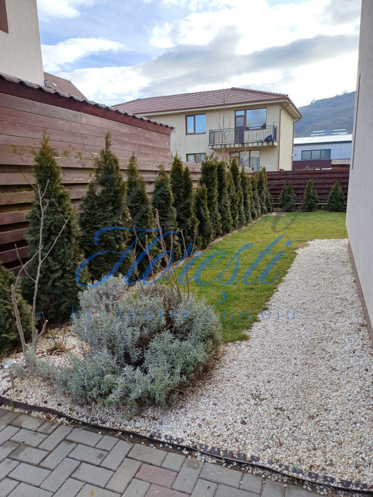 Duplex de inchiriat 110 mp + 250 mp curte in Floresti zona Terra 