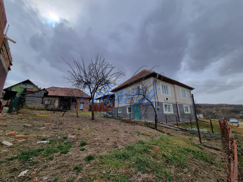 Casa individuala 3 camere 187 mp,  ,1242 mp teren ,com. Feleacu