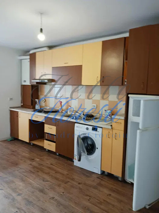 Apartament 2 camere 44mp, finisat, necesita renovare, Floresti, Terra.