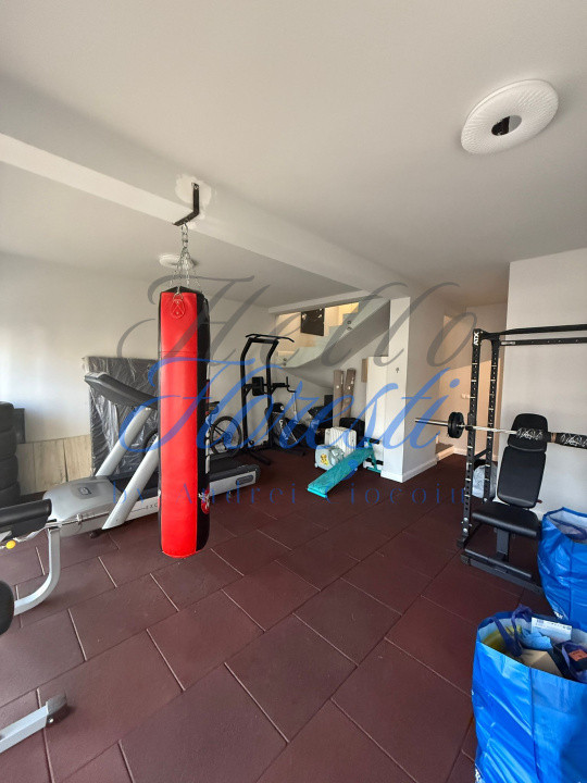 Casa însiruita, 5 camere, 160 mp, zona Teilor 