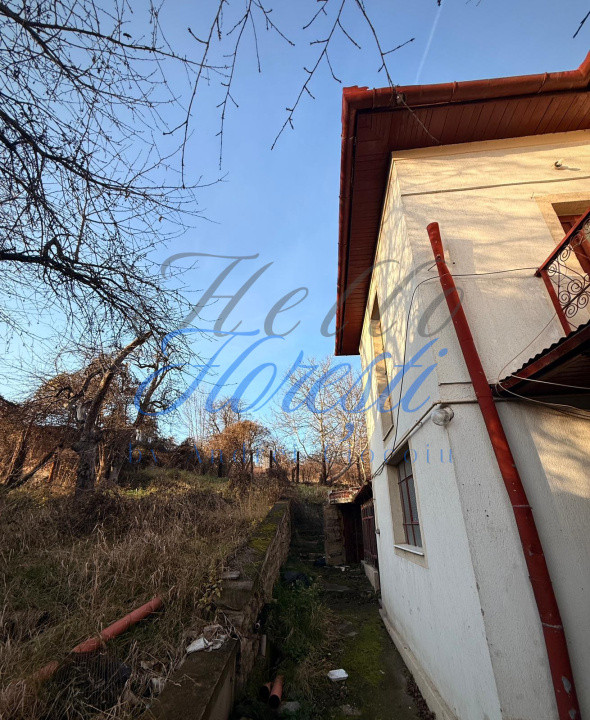 Teren 6500 mp, cu case renovabile/ demolabile, Iris